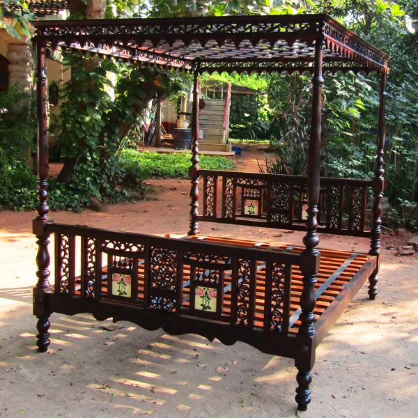 Teakwood, 4 poster bed, King size 6' x 6.5' ( 180 cm x 200 cm )